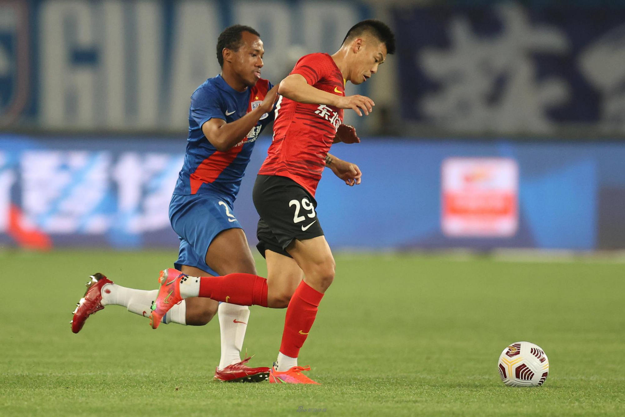 阿贾克斯发布备战花絮，国际比赛日门线救险，CBA季后赛任务艰巨，医务组通报恢复(阿贾克斯足球俱乐部)